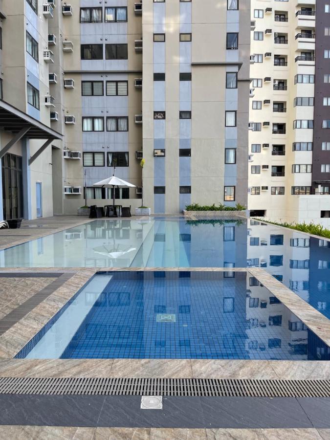 The Persimmon Studios Near Ayala And Sm City セブ市 エクステリア 写真