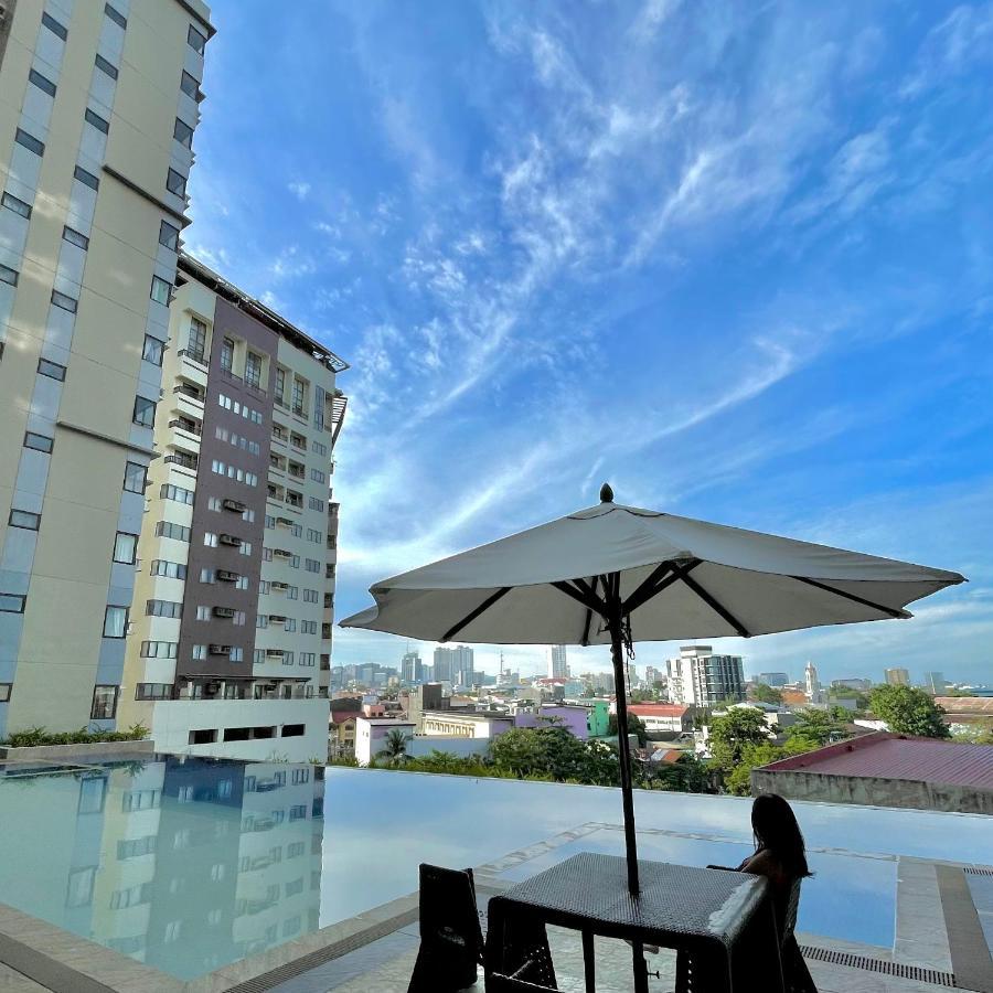 The Persimmon Studios Near Ayala And Sm City セブ市 エクステリア 写真