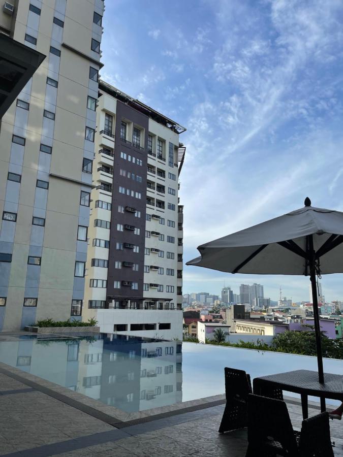 The Persimmon Studios Near Ayala And Sm City セブ市 エクステリア 写真