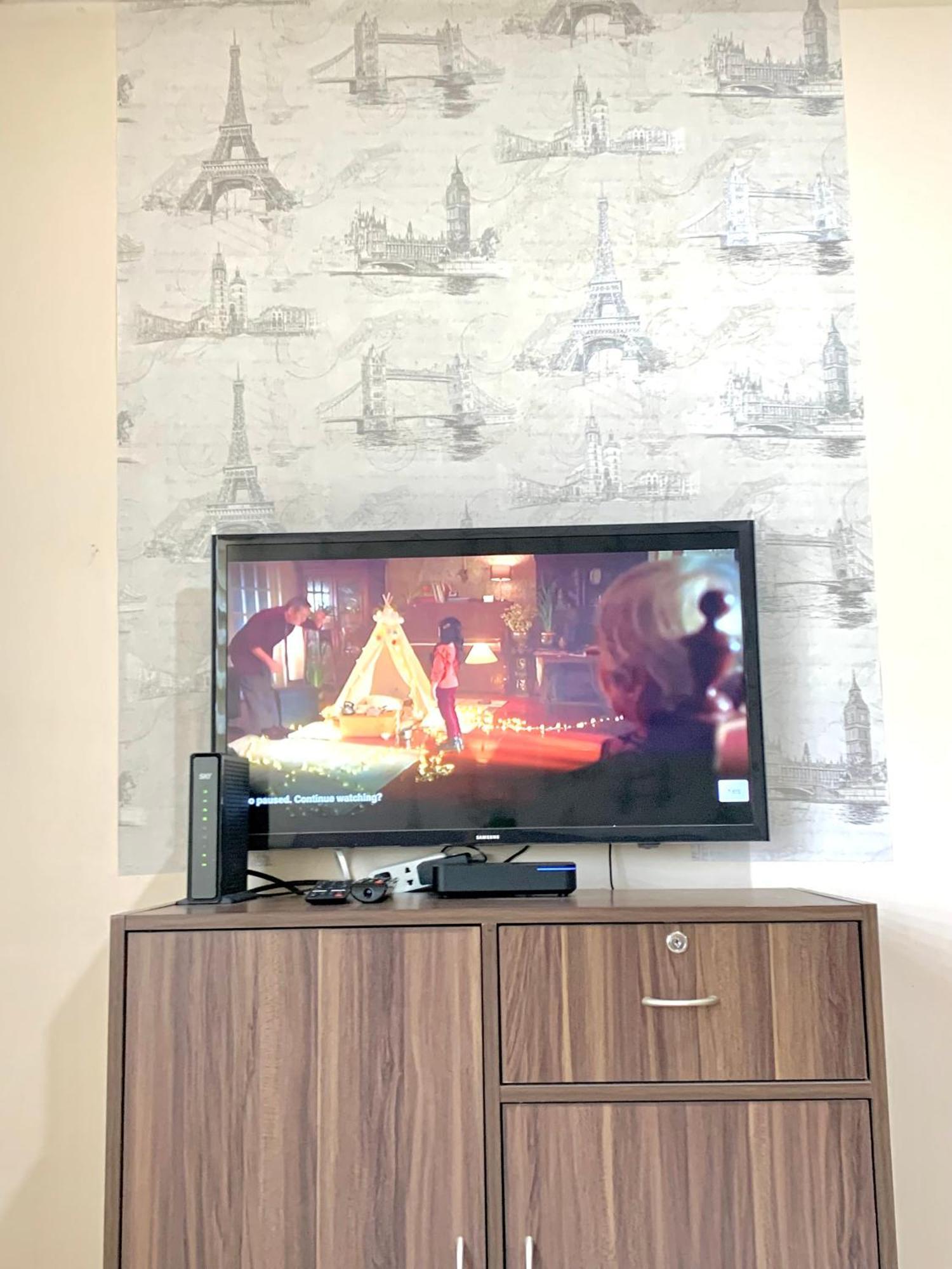 The Persimmon Studios Near Ayala And Sm City セブ市 エクステリア 写真