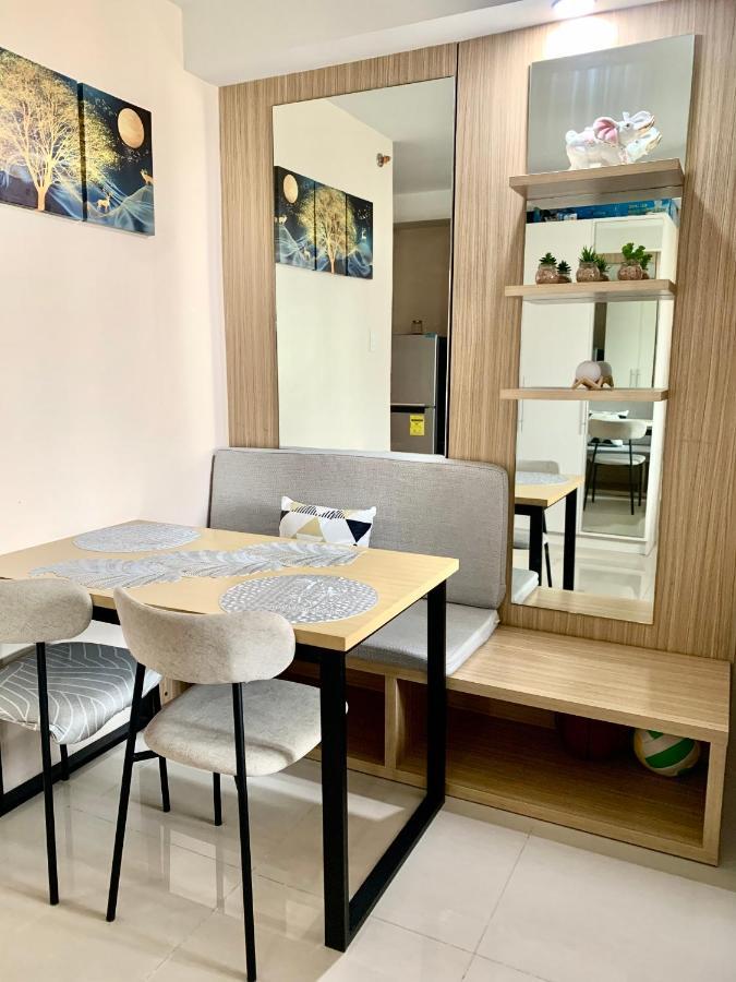 The Persimmon Studios Near Ayala And Sm City セブ市 エクステリア 写真