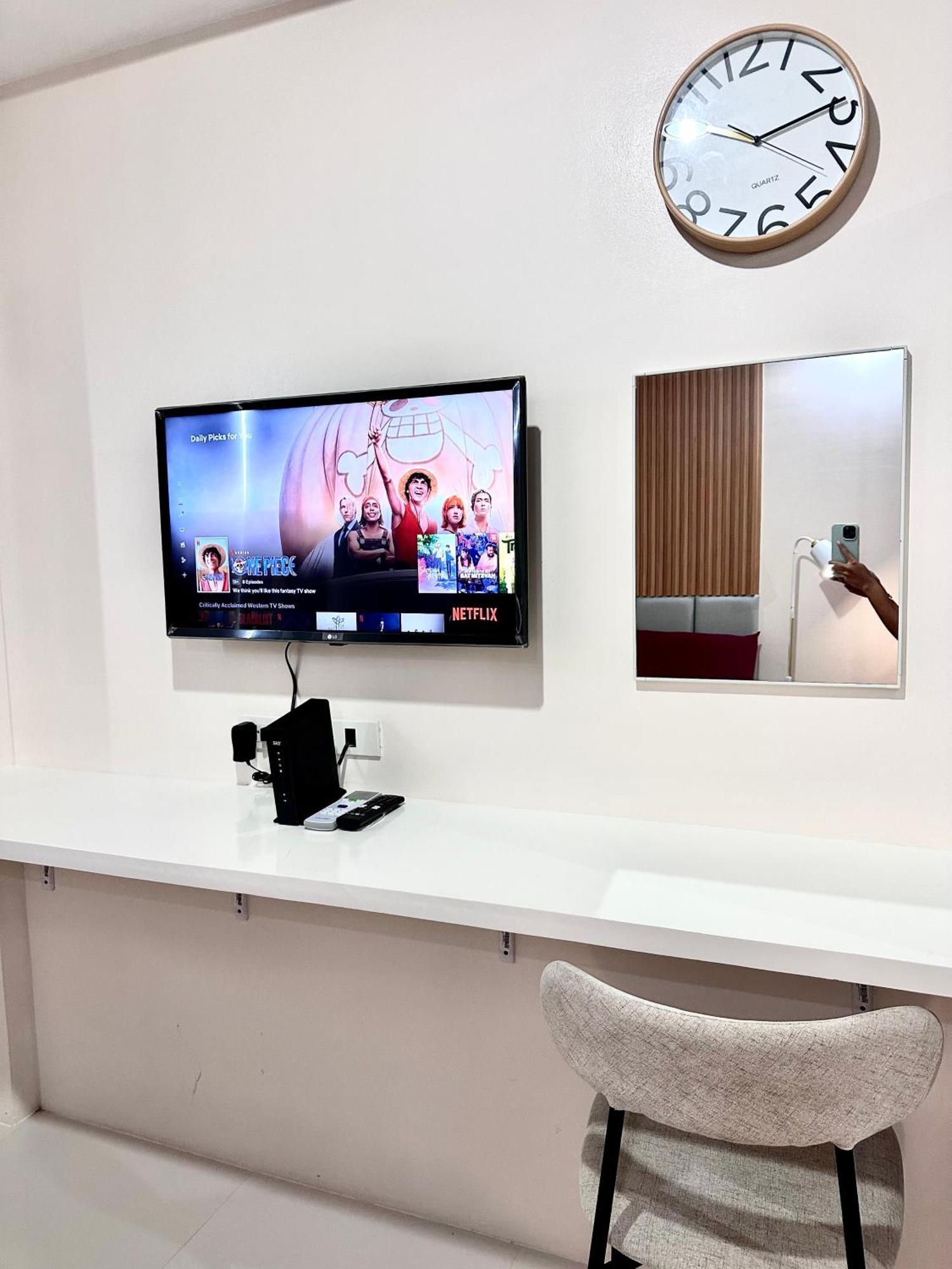 The Persimmon Studios Near Ayala And Sm City セブ市 エクステリア 写真