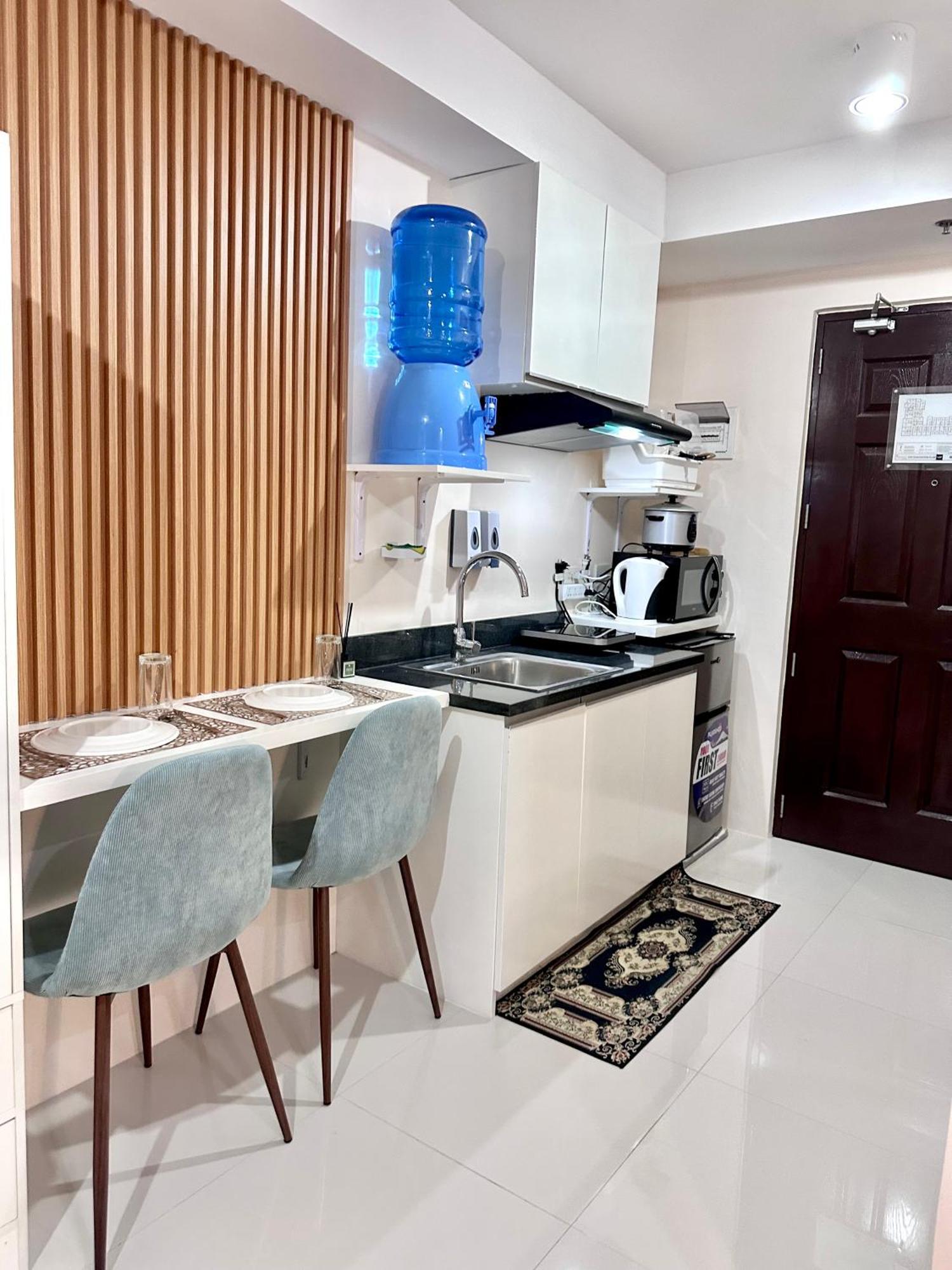 The Persimmon Studios Near Ayala And Sm City セブ市 エクステリア 写真