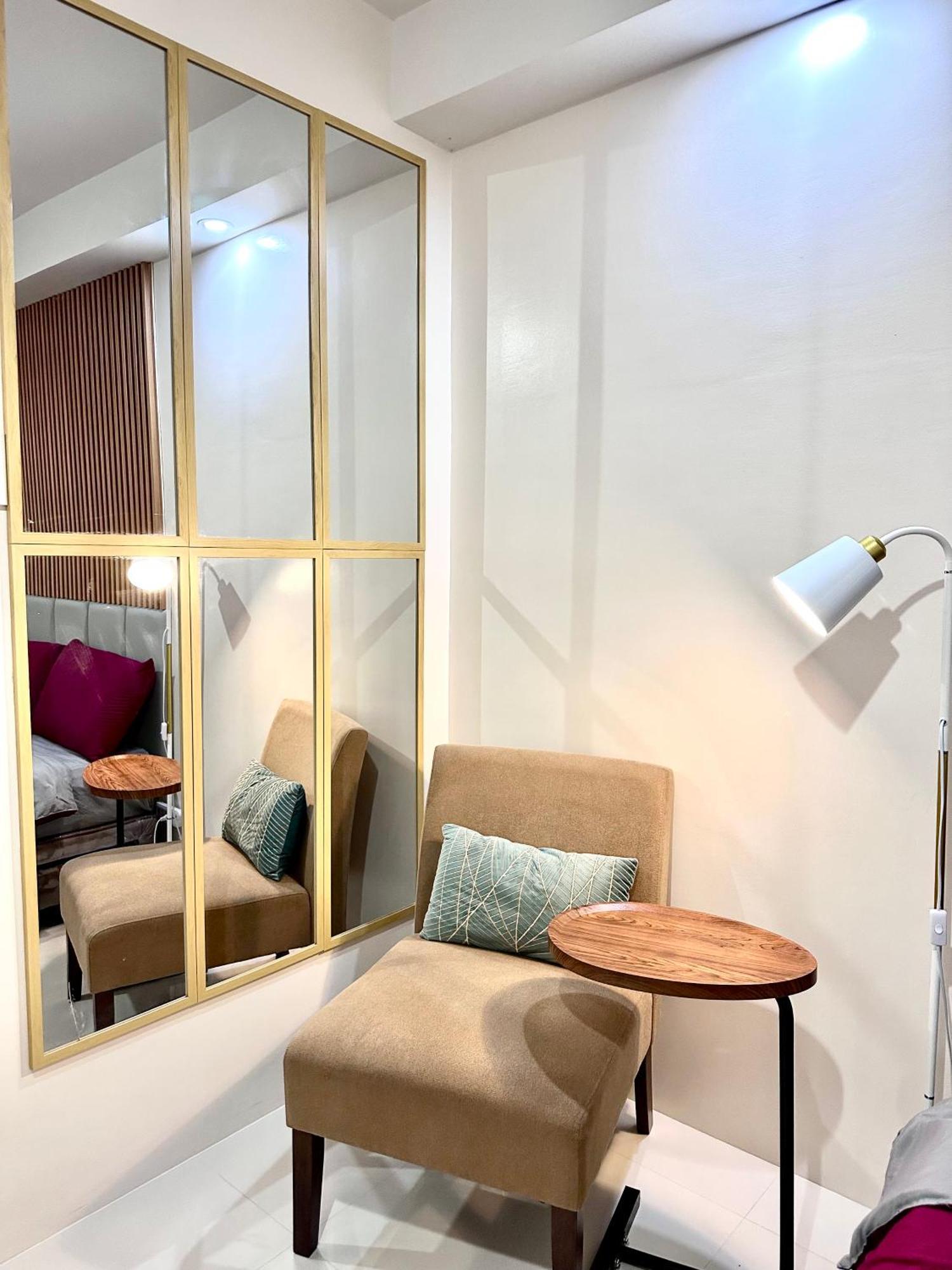 The Persimmon Studios Near Ayala And Sm City セブ市 エクステリア 写真