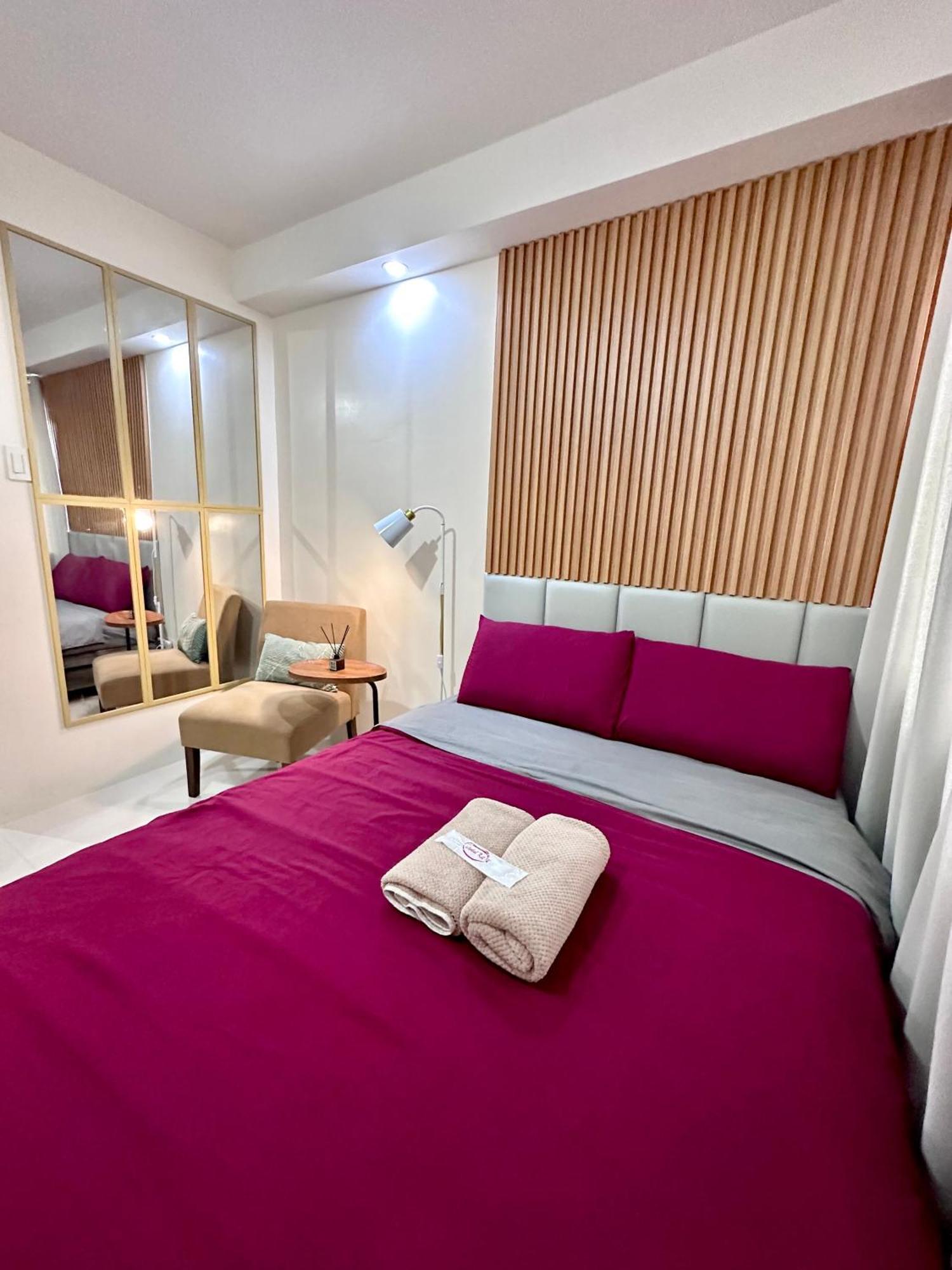 The Persimmon Studios Near Ayala And Sm City セブ市 エクステリア 写真