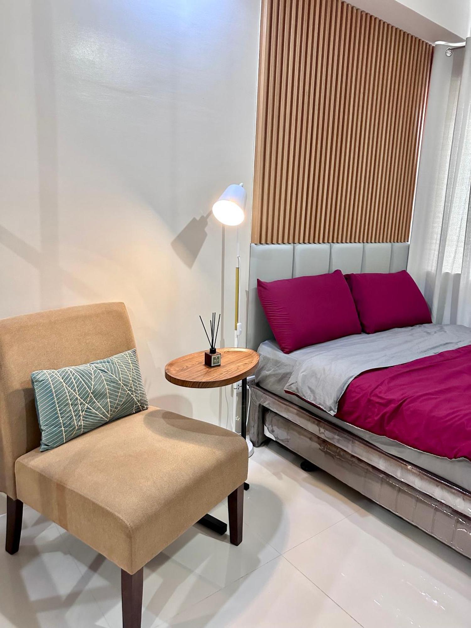 The Persimmon Studios Near Ayala And Sm City セブ市 エクステリア 写真