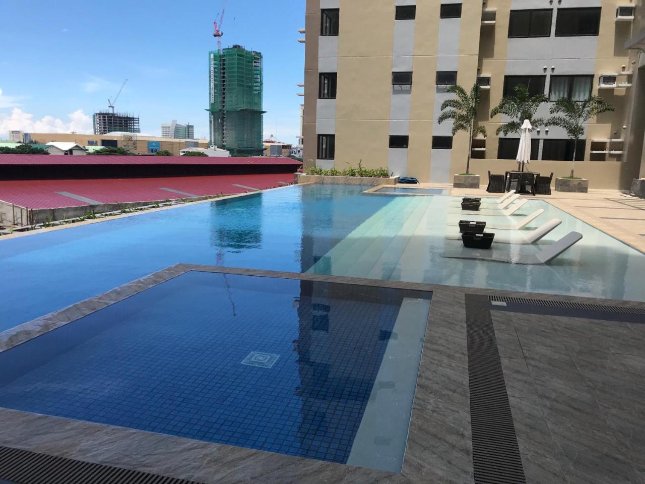 The Persimmon Studios Near Ayala And Sm City セブ市 エクステリア 写真