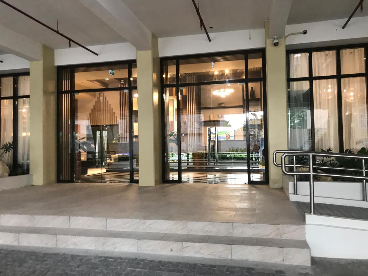 The Persimmon Studios Near Ayala And Sm City セブ市 エクステリア 写真