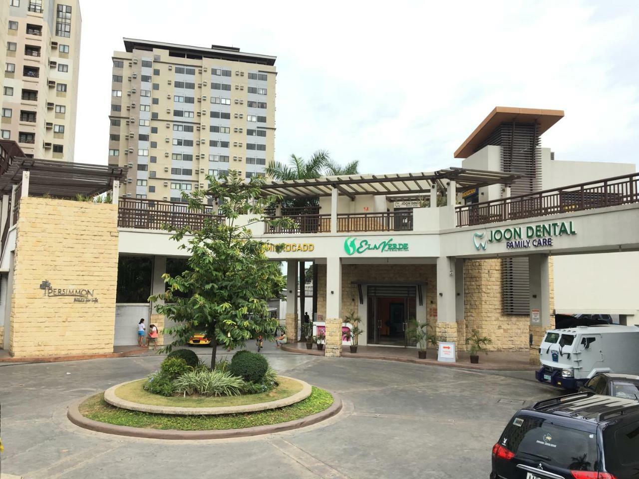 The Persimmon Studios Near Ayala And Sm City セブ市 エクステリア 写真